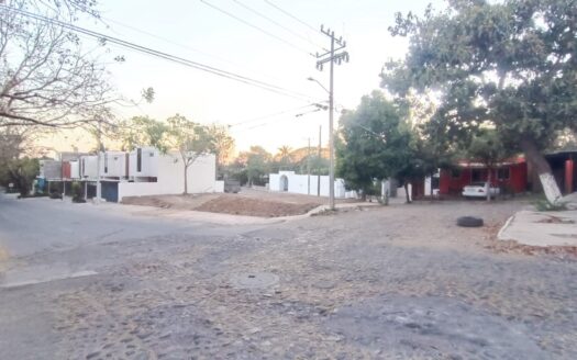 Terreno Comercial Av. Venustiano Carranza camino el chanal, Colima