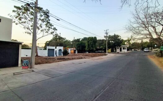 Terreno Comercial Av. Venustiano Carranza camino el chanal, Colima