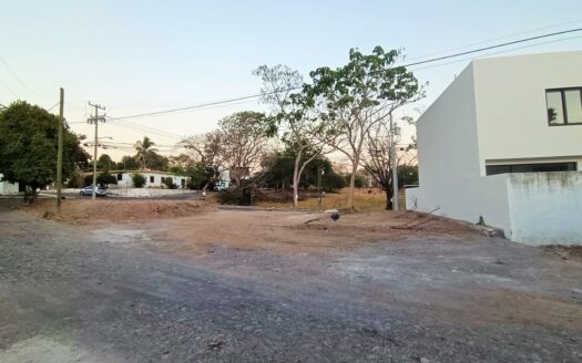 Terreno Comercial Av. Venustiano Carranza camino el chanal, Colima